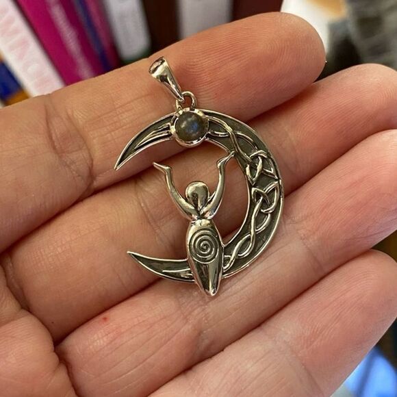 Celtic Moon Goddess Labradorite Sterling Silver Pendant - Picture 6 of 6